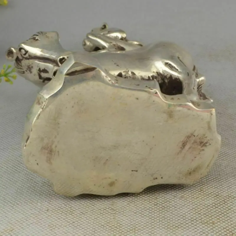 Chinese Tibetan Silver Copper Monkey Ride Horse Immediately Monkey Bronze Statue Animal Statue
Chinese Tibetan Silver Copper Monkey Ride Horse Immediately Monkey Bronze Statue Animal Statue