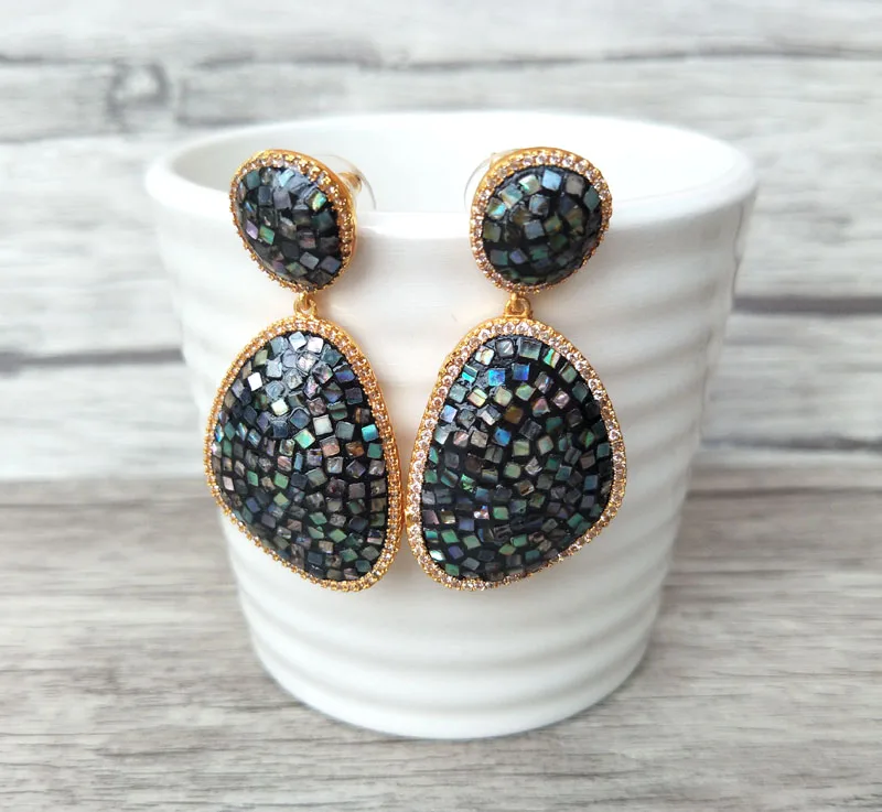 1 pair Natural abalone shell water-drop shaped Earrings,Micro Pave Cubic Zirconia Charm Fashion women Jewelry earrings ER627
1 pair Natural abalone shell water-drop shaped Earrings,Micro Pave Cubic Zirconia Charm Fashion women Jewelry earrings ER627