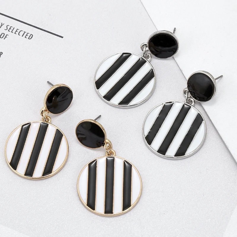 2018 New Fashion Classic black white Stripes Earring simple Round Statement Drop Earrings For Women Jewelry Brincos E6142019
2018 New Fashion Classic black white Stripes Earring simple Round Statement Drop Earrings For Women Jewelry Brincos E6142019