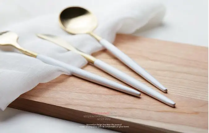 4pcs/set White Gold Dinnerware Set Golden Travel Cutlery Set Stainless Steel Dinner Knife Fork Scoops Set Wedding Silverware Set
4pcs/set White Gold Dinnerware Set Golden Travel Cutlery Set Stainless Steel Dinner Knife Fork Scoops Set Wedding Silverware Set