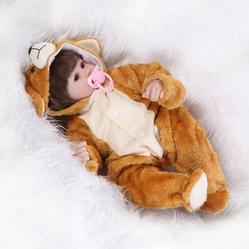 43cm High Quality Soft Menina De Silicone Sumilation Newborn Baby Girl with Lovely Animal Suit Silicone Reborn Baby Dolls
43cm High Quality Soft Menina De Silicone Sumilation Newborn Baby Girl with Lovely Animal Suit Silicone Reborn Baby Dolls