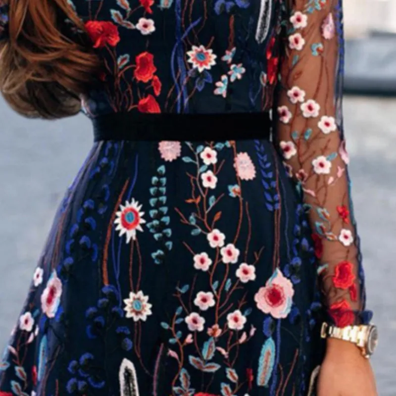 Autumn Sexy Women Floral Embroidery Dress Sheer Mesh Summer Boho Mini A-line Dress See-through Black Dress 2018 Vestidos
Autumn Sexy Women Floral Embroidery Dress Sheer Mesh Summer Boho Mini A-line Dress See-through Black Dress 2018 Vestidos