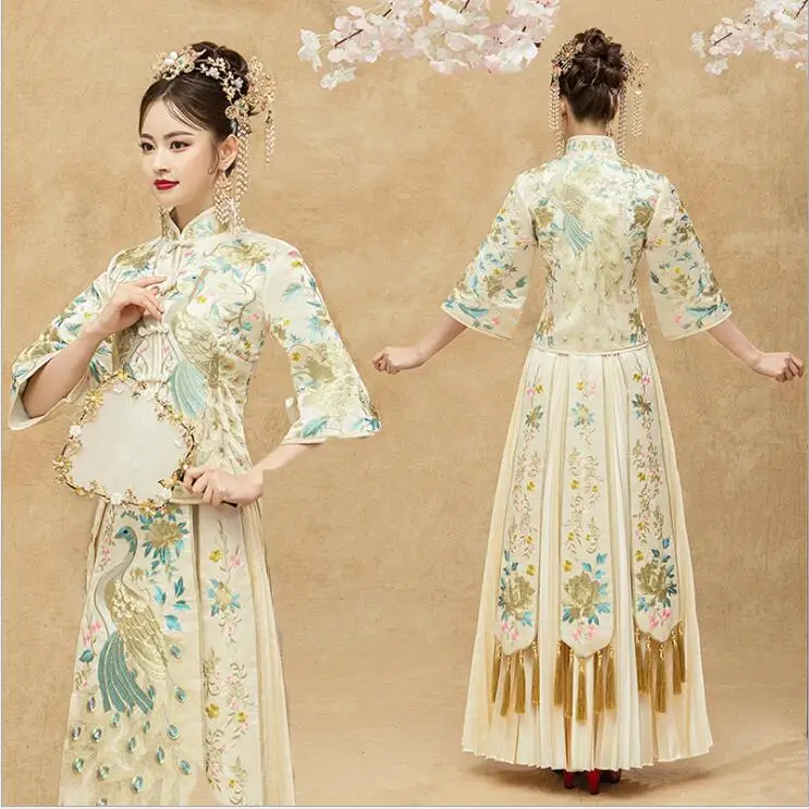 New Elegent champagne wedding Dress Chinese Bride gown Robe ethnic kimono show Traditional Wedding Cheongam For Oversea Asian
New Elegent champagne wedding Dress Chinese Bride gown Robe ethnic kimono show Traditional Wedding Cheongam For Oversea Asian