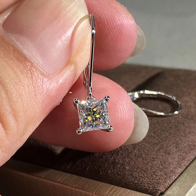 Женские однотонные серьги-подвески из 18-каратного белого золота 0,5ct 5 мм DF цвета Rong Moissanite, свадебные юбилейные висячие серьги
Женские однотонные серьги-подвески из 18-каратного белого золота 0,5ct 5 мм DF цвета Rong Moissanite, свадебные юбилейные висячие серьги
