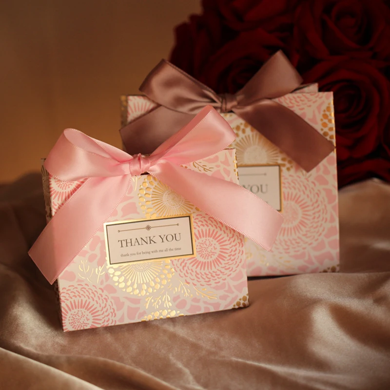 Free shipping 75pcs middle Elegant Hand bag design Pink Paper Sweets Wedding Anniversary gift Favor boxes candy chocolate bog
Free shipping 75pcs middle Elegant Hand bag design Pink Paper Sweets Wedding Anniversary gift Favor boxes candy chocolate bog