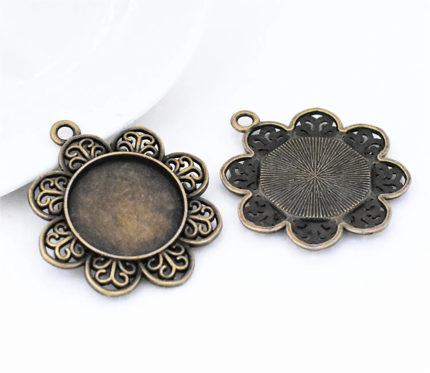 5pcs 20mm Inner size Antique Bronze Plated Simple Style Cabochon Base Cameo Setting Charms Pendant-A3-65
5pcs 20mm Inner size Antique Bronze Plated Simple Style Cabochon Base Cameo Setting Charms Pendant-A3-65