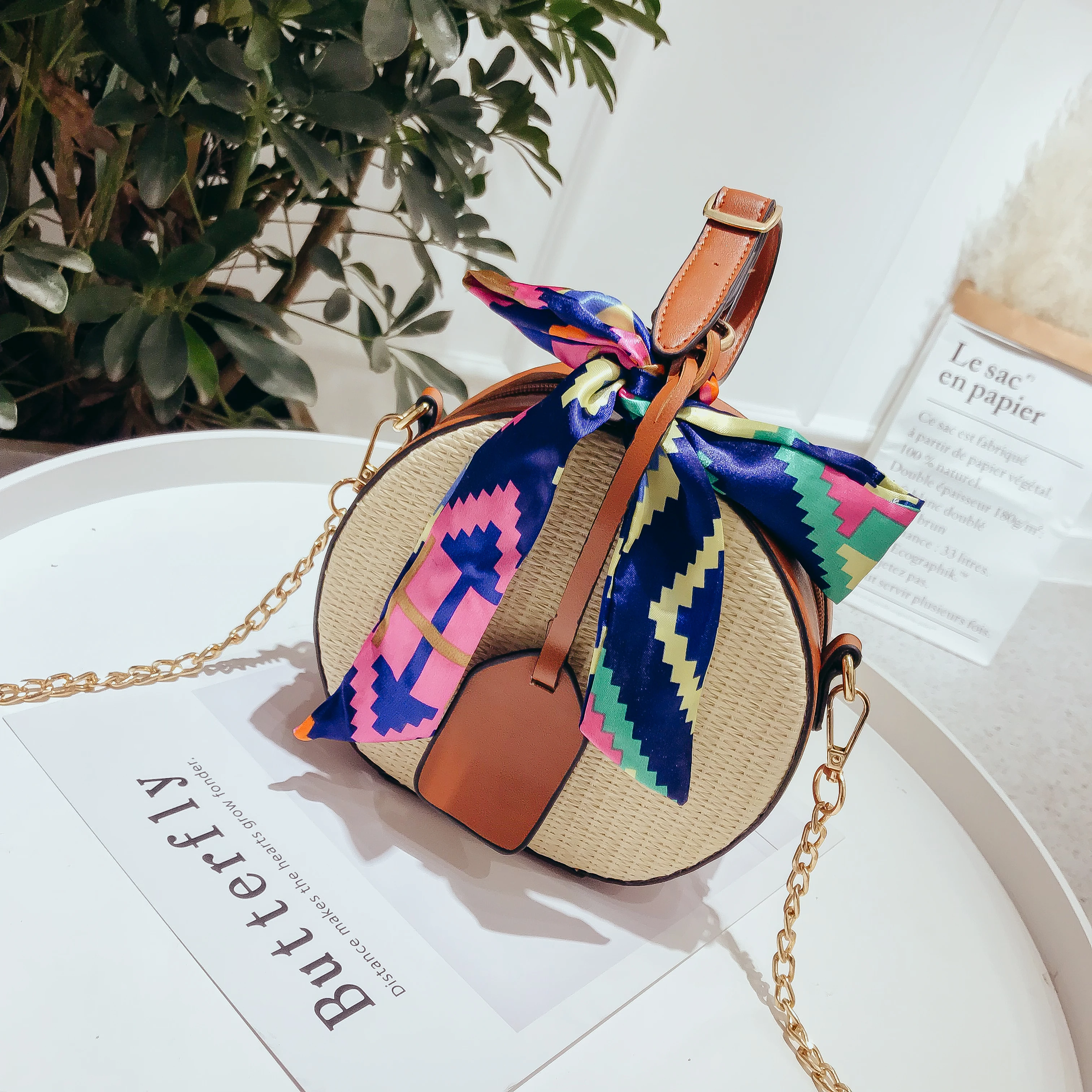 Round Straw+leather Beach Shoulder Bag Messenger summer Bohemia Rattan Bag for 2019 new Fashion Women Ribbon Handbag handmadeBag
Round Straw+leather Beach Shoulder Bag Messenger summer Bohemia Rattan Bag for 2019 new Fashion Women Ribbon Handbag handmadeBag