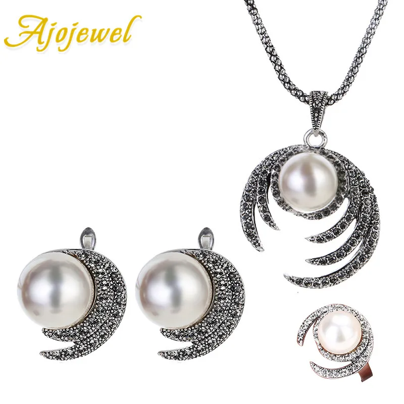 Ajojewel White Pearl Moon Shape Pendant Earrings Necklace Rings For Ladies Beautiful Wedding Gift Vintage Jewelry Sets Bijoux
Ajojewel White Pearl Moon Shape Pendant Earrings Necklace Rings For Ladies Beautiful Wedding Gift Vintage Jewelry Sets Bijoux