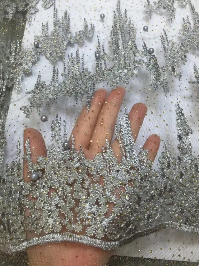 Free shipping (5yards/pc) shining glitter gluded African French net lace fabric grey with embroidery and beads for dress ML6055
Free shipping (5yards/pc) shining glitter gluded African French net lace fabric grey with embroidery and beads for dress ML6055