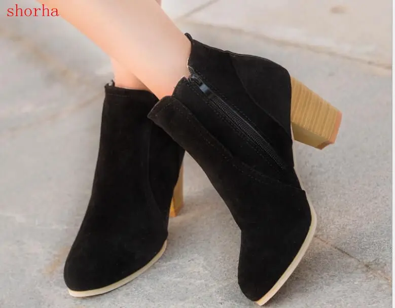 New Autumn Winter Women Boots Solid European Ladies shoes boots Suede Leather ankle boots with thick scrub size 35-39
New Autumn Winter Women Boots Solid European Ladies shoes boots Suede Leather ankle boots with thick scrub size 35-39