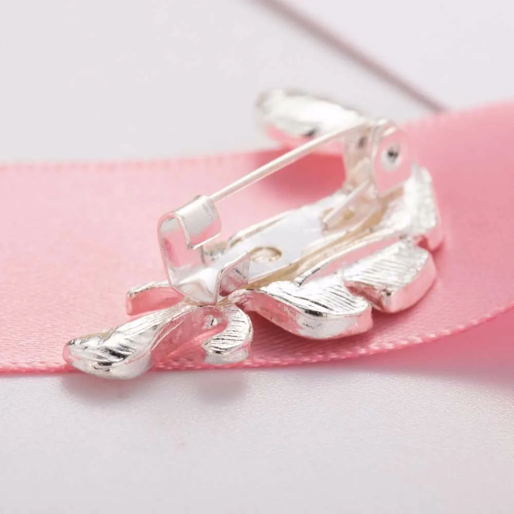 New Simple Delicate Crystal Brooches Silver Color Feather Shape Brooch pins Lovely Clothes Sweater Accessories
New Simple Delicate Crystal Brooches Silver Color Feather Shape Brooch pins Lovely Clothes Sweater Accessories