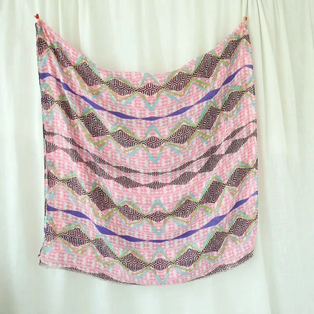 Winter 2019,Rayon Cotton scarf,muslim hijab,shawls and scarves,geometric print scarf,british style,cape,head wrap shawl,bohemian
Winter 2019,Rayon Cotton scarf,muslim hijab,shawls and scarves,geometric print scarf,british style,cape,head wrap shawl,bohemian