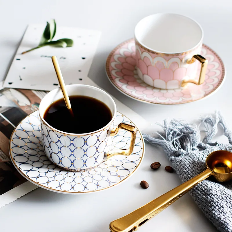 Набор керамических кофейных кружек в английском стиле и блюдца фарфоровая чашка