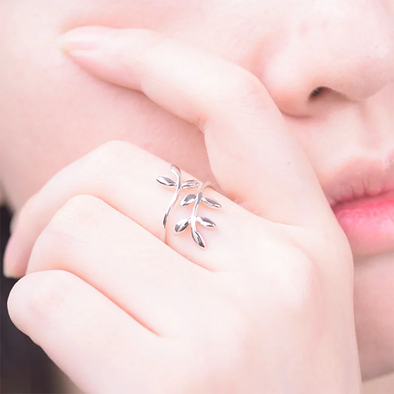 Creative Leaf Pattern Resizable Ring Fashion Silvery Charming Finger Jewelry Women Valentine's Day Gift Wedding Party Open Ring
Creative Leaf Pattern Resizable Ring Fashion Silvery Charming Finger Jewelry Women Valentine's Day Gift Wedding Party Open Ring