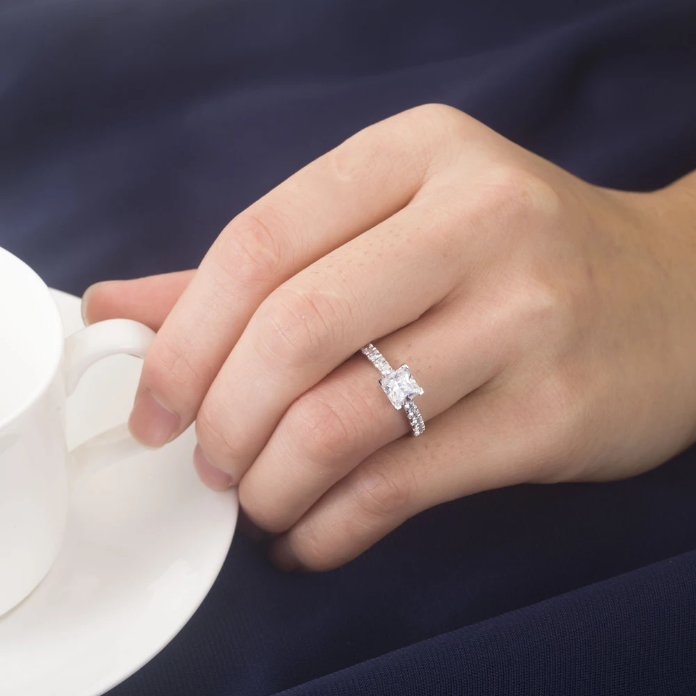 1CT Princess Cut Solid 18K White Gold Diamond Engagement Ring Women 18K Gold Jewelry Ring AU750 Gold Customized Ring
1CT Princess Cut Solid 18K White Gold Diamond Engagement Ring Women 18K Gold Jewelry Ring AU750 Gold Customized Ring