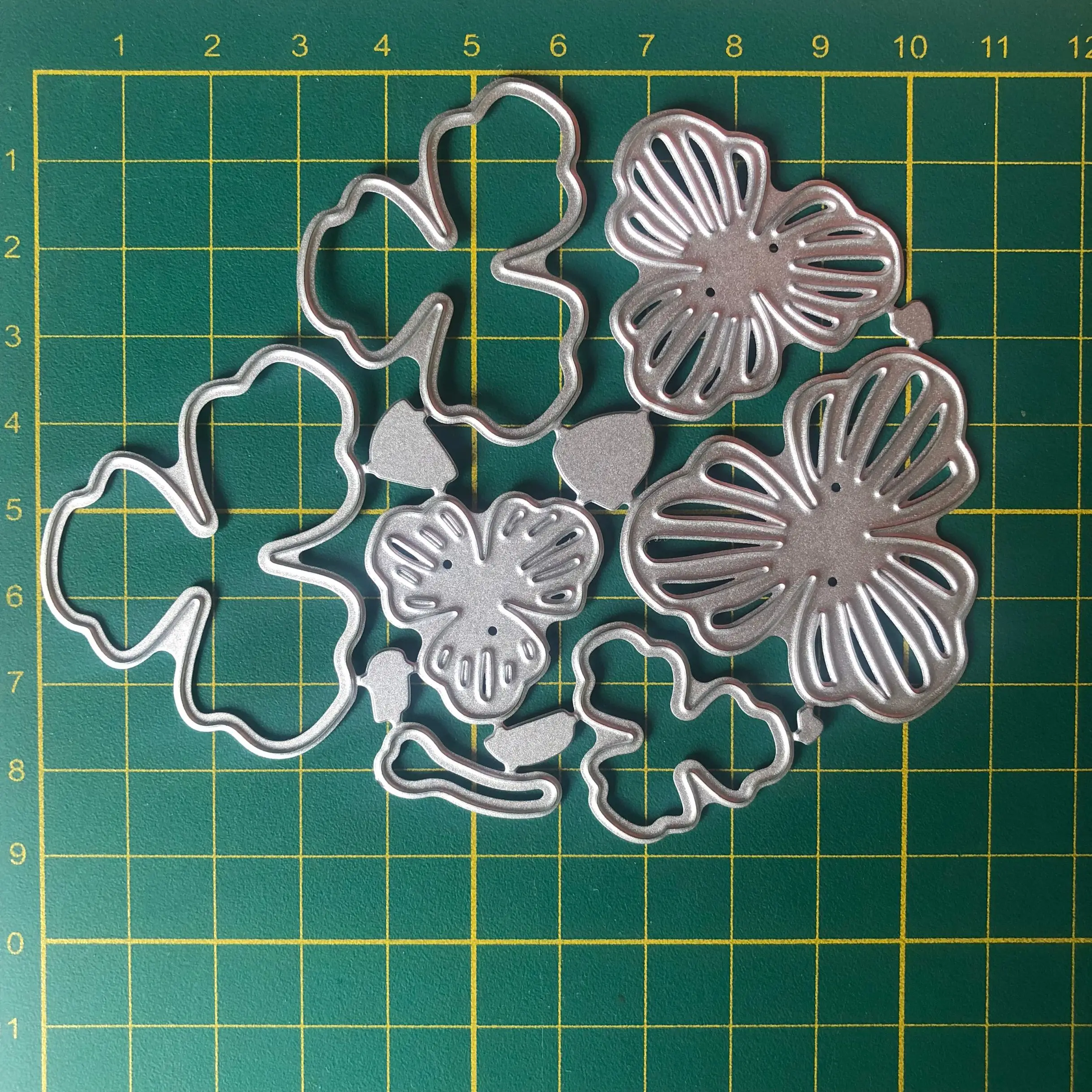 Clover Pattern Metal Cutting Dies For Scrapbooking Stamps Handmde Craft Paper Photo Album Embossing Template Tools
Clover Pattern Metal Cutting Dies For Scrapbooking Stamps Handmde Craft Paper Photo Album Embossing Template Tools