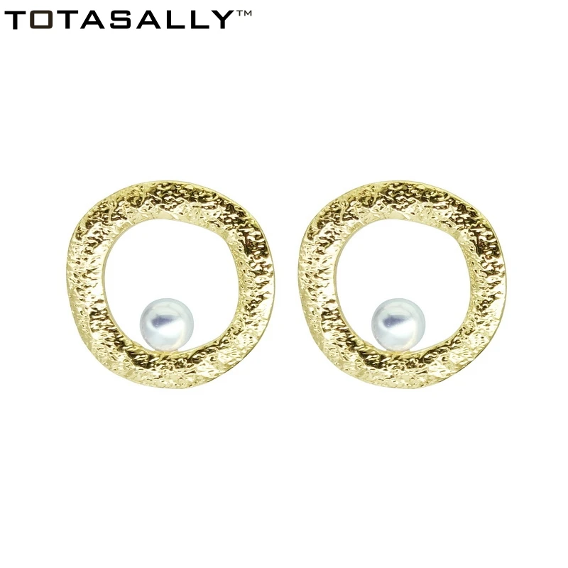 TOTASALLY Fashion Metal Style imitation Stud Earrings for Women simple geometric Golden Color Earrings DropShipping Jewelry
TOTASALLY Fashion Metal Style imitation Stud Earrings for Women simple geometric Golden Color Earrings DropShipping Jewelry