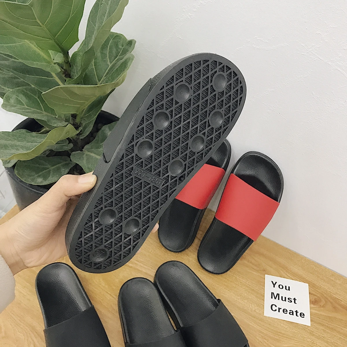 Mazefeng 2018 Fashion Female Slippers Summer Simple Solid Women Casual Slippers High Quality Anti-Skidding Women Single Slippers
Mazefeng 2018 Fashion Female Slippers Summer Simple Solid Women Casual Slippers High Quality Anti-Skidding Women Single Slippers