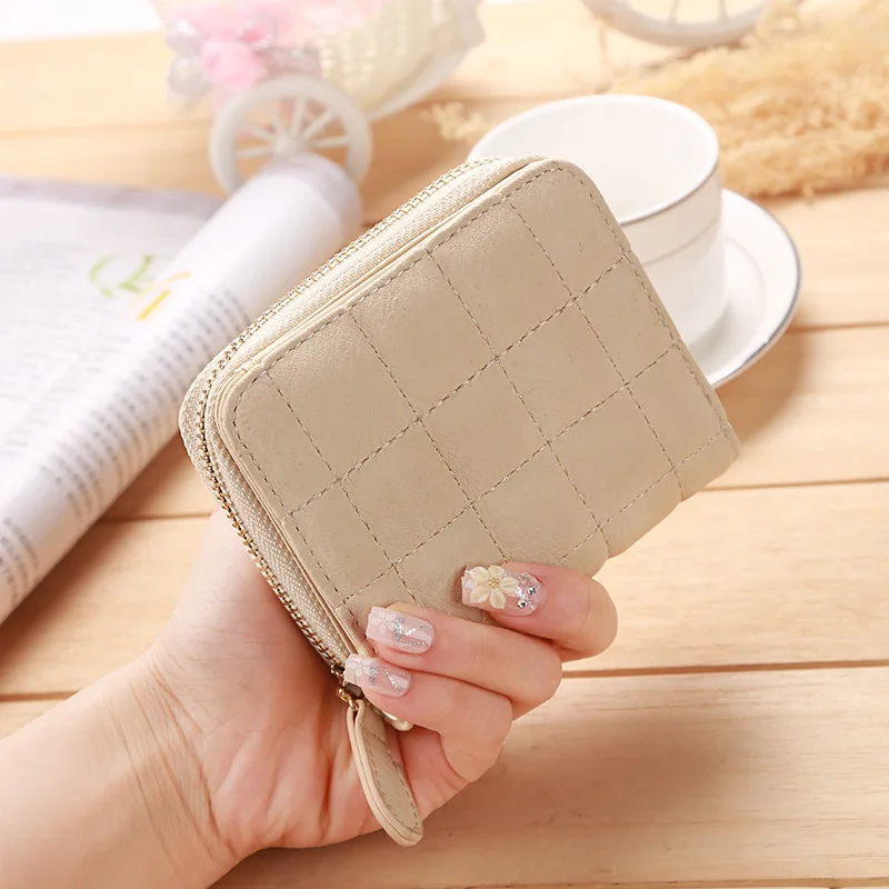 1PCS New Fashion PU Leather Women Plaid Wallets Famale Small Wallet Girl Cute Short Coin Purse Students Zipper Hasp Money Bag
1PCS New Fashion PU Leather Women Plaid Wallets Famale Small Wallet Girl Cute Short Coin Purse Students Zipper Hasp Money Bag