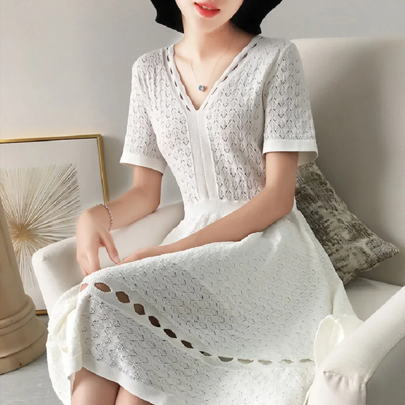 Elegant Women's Dress New 2019 High Quality Sweaters Women V-Neck Hollow Out Sexy Knitted Dress Ladies Long Sweaters Jumpers
Elegant Women's Dress New 2019 High Quality Sweaters Women V-Neck Hollow Out Sexy Knitted Dress Ladies Long Sweaters Jumpers