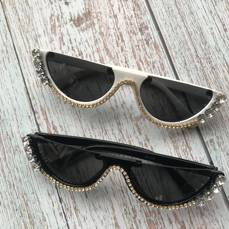 ZAOLIHU Fashion Designer Half Round Frame Women Sunglasses Black White Colors Diamond Eyewear UV400 Bling Bling Gafas de sol
ZAOLIHU Fashion Designer Half Round Frame Women Sunglasses Black White Colors Diamond Eyewear UV400 Bling Bling Gafas de sol