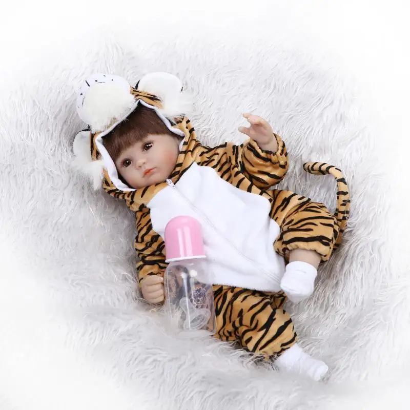 40cm Reborn Baby Alive Lovely Baby Reborn Dolls with Cartoon Tiger Clothes Baby Playing Toys for Kids Birthday Christmas Gift
40cm Reborn Baby Alive Lovely Baby Reborn Dolls with Cartoon Tiger Clothes Baby Playing Toys for Kids Birthday Christmas Gift