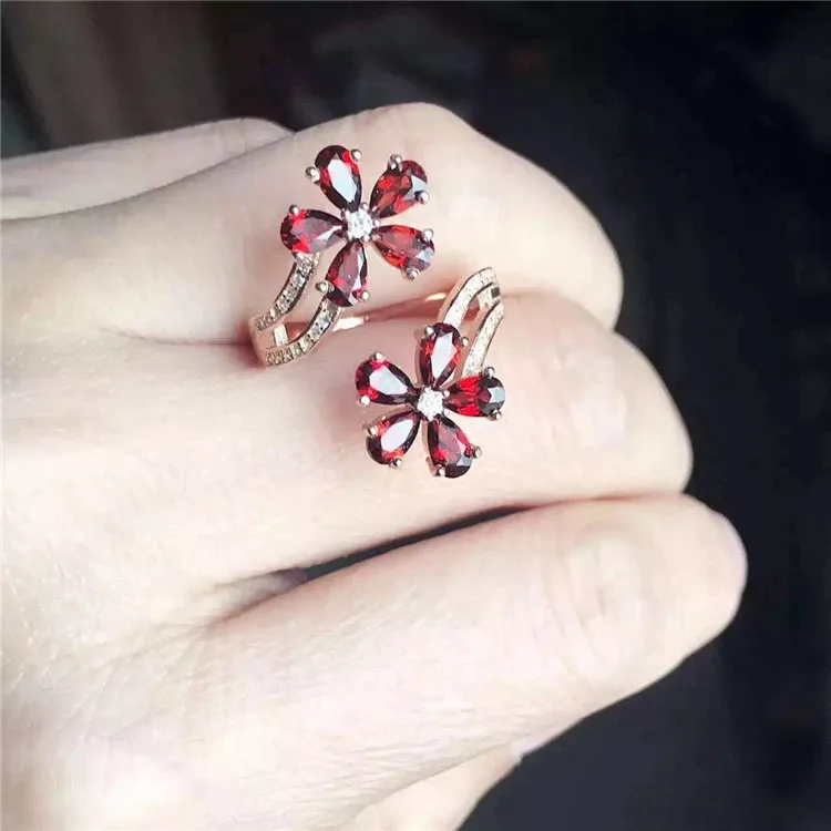 KJJEAXCMY fine jewelry 925 silver inlaid with natural gem pomegranate stone female plum flower cut ring silver jewelry female.
KJJEAXCMY fine jewelry 925 silver inlaid with natural gem pomegranate stone female plum flower cut ring silver jewelry female.