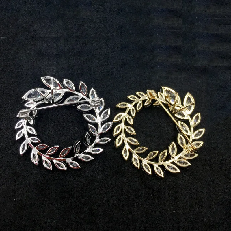 Vintage Crystal Brooches Pins Clear Rhinestone Brooch Wedding Bridesmaid Leaves Wreath Pin Dress Jewelry Broach for Women
Vintage Crystal Brooches Pins Clear Rhinestone Brooch Wedding Bridesmaid Leaves Wreath Pin Dress Jewelry Broach for Women