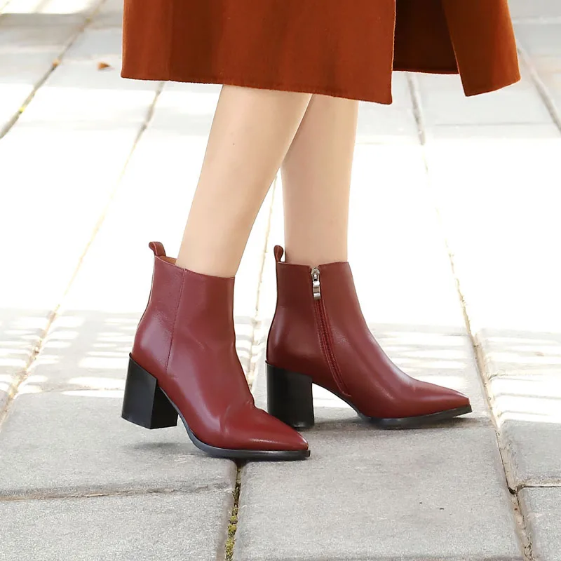 ISNOM Genuine Leather Women Ankle Boots Pointed Toe Zip Footwear Thick High Heels Female Boot New Shoes Women 2020 Winter
ISNOM Genuine Leather Women Ankle Boots Pointed Toe Zip Footwear Thick High Heels Female Boot New Shoes Women 2020 Winter