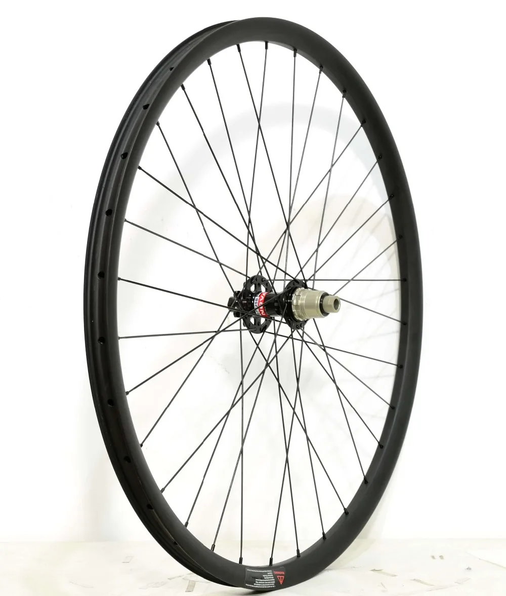 29ER asymmetric 24 mm depth 30mm width MTB XC Hookless Carbon Wheels super light Mountain bike tubuless ready carbon wheelset
29ER asymmetric 24 mm depth 30mm width MTB XC Hookless Carbon Wheels super light Mountain bike tubuless ready carbon wheelset