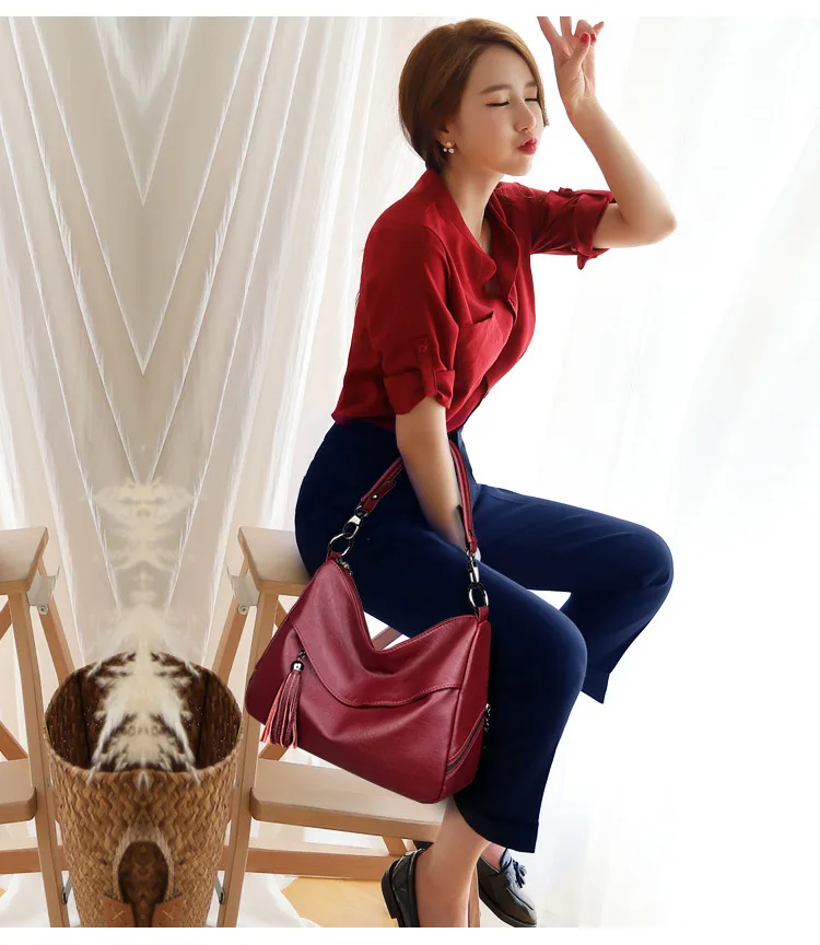 Crossbody Bags for Women Fashion Women Genuine Leather Handbags Totes Bags Soft Tassel Women Shoulder Bag Designer 2019 New C860
Crossbody Bags for Women Fashion Women Genuine Leather Handbags Totes Bags Soft Tassel Women Shoulder Bag Designer 2019 New C860