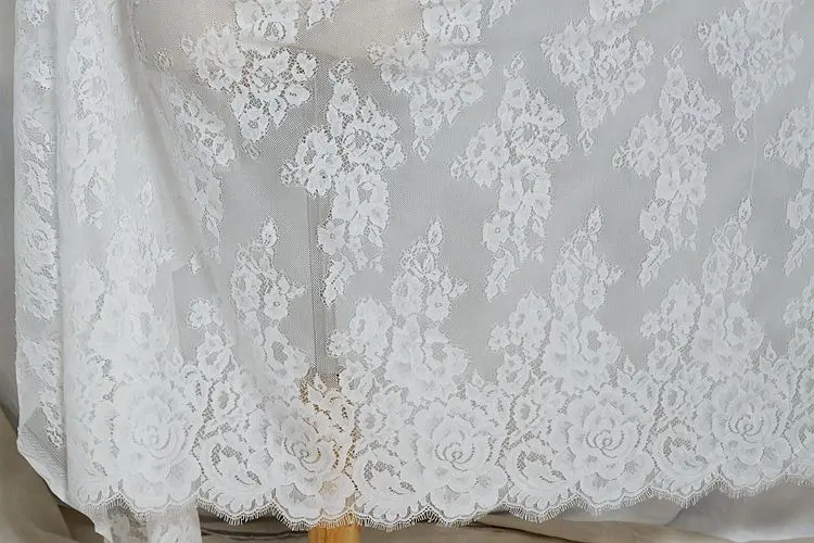 100x300CM/piece Floral lace dress lace high quality wedding gowns lace eyelash french lace fabric material
100x300CM/piece Floral lace dress lace high quality wedding gowns lace eyelash french lace fabric material