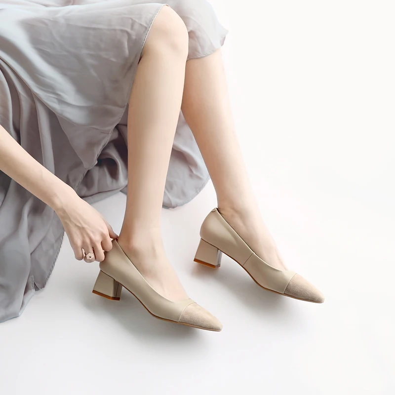 Lady's Square Toe Suede head Spliced with Cowhide Genuine Leather Mid Chunky Block Heel Slip On Dress Pump Classic Fashion Shoes
Lady's Square Toe Suede head Spliced with Cowhide Genuine Leather Mid Chunky Block Heel Slip On Dress Pump Classic Fashion Shoes