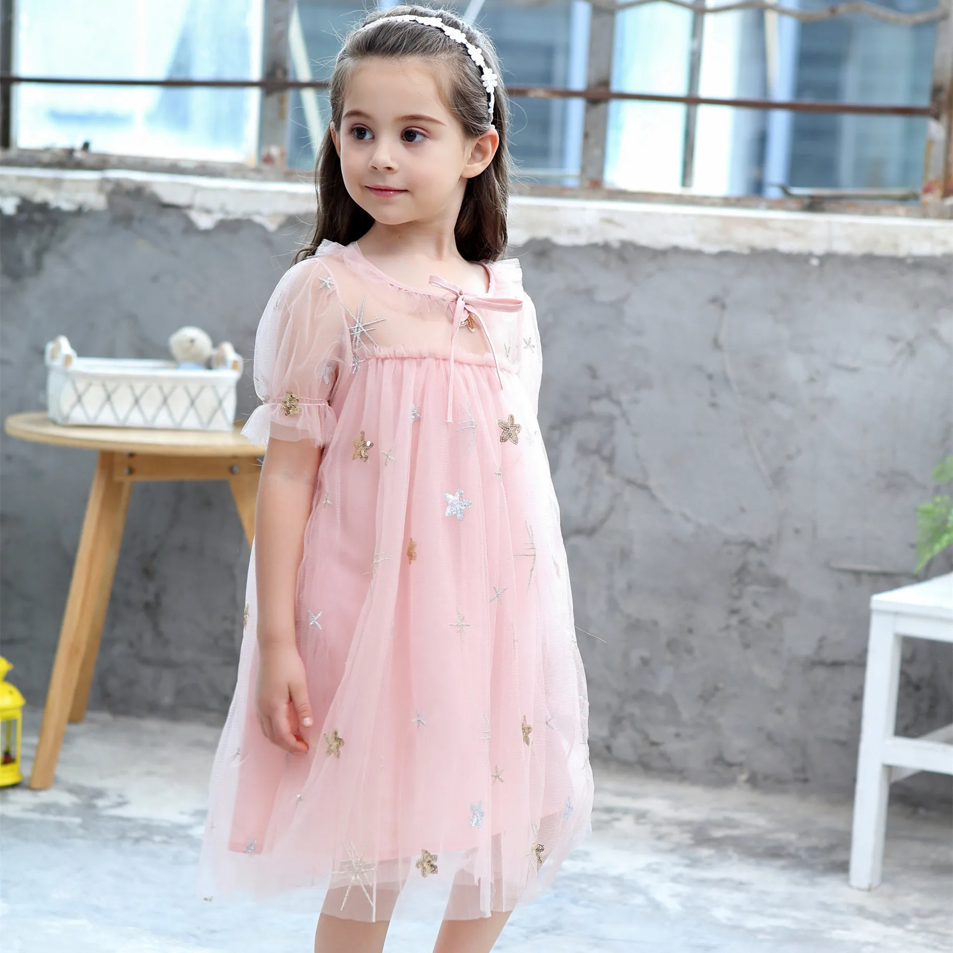 Factory Direct sales 2019 spring and summer New girl sequins embroidery star net yarn dress cotton Princess dress
Factory Direct sales 2019 spring and summer New girl sequins embroidery star net yarn dress cotton Princess dress