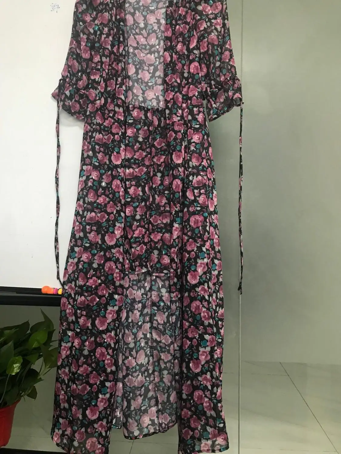 2019 New Women Flower Print Gold Line Long Dress Half Puff Sleeve V Neck Summer Chiffon Midi Dress With Belt
2019 New Women Flower Print Gold Line Long Dress Half Puff Sleeve V Neck Summer Chiffon Midi Dress With Belt