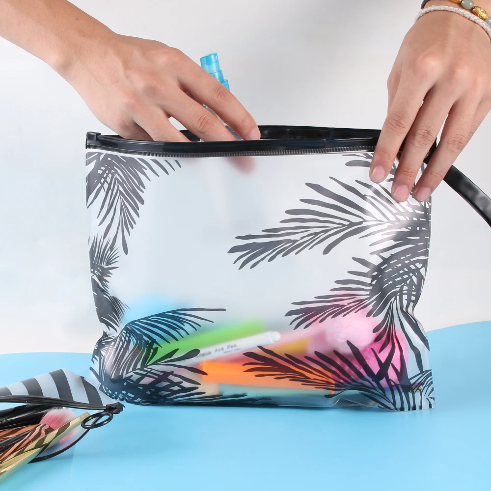 Fashion Women Clear Cosmetic Bags PVC Toiletry Bags Travel Organizer Necessary Beauty Case Makeup Bag Bath Wash Make Up Box
Fashion Women Clear Cosmetic Bags PVC Toiletry Bags Travel Organizer Necessary Beauty Case Makeup Bag Bath Wash Make Up Box
