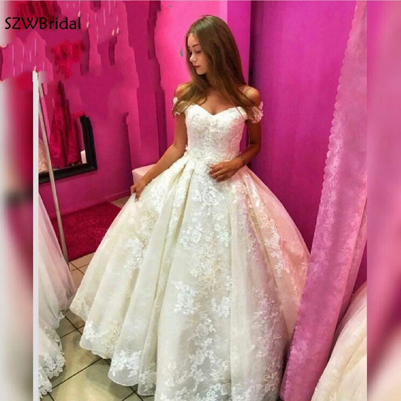 New Arrival Ball gown wedding dresses 2021 Ivory Lace Luxury wedding dress Plus size Robe de mariage suknia slubna Wedding gown
New Arrival Ball gown wedding dresses 2021 Ivory Lace Luxury wedding dress Plus size Robe de mariage suknia slubna Wedding gown