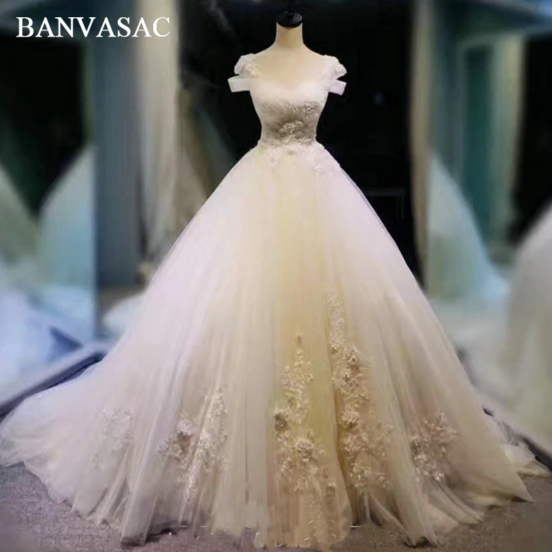 BANVASAC 2018 Lace Appliques Flowers Bridal Gowns Real Photos Pleat Beadings Ball Gown Plus Size Sweep Train Wedding Dresses
BANVASAC 2018 Lace Appliques Flowers Bridal Gowns Real Photos Pleat Beadings Ball Gown Plus Size Sweep Train Wedding Dresses