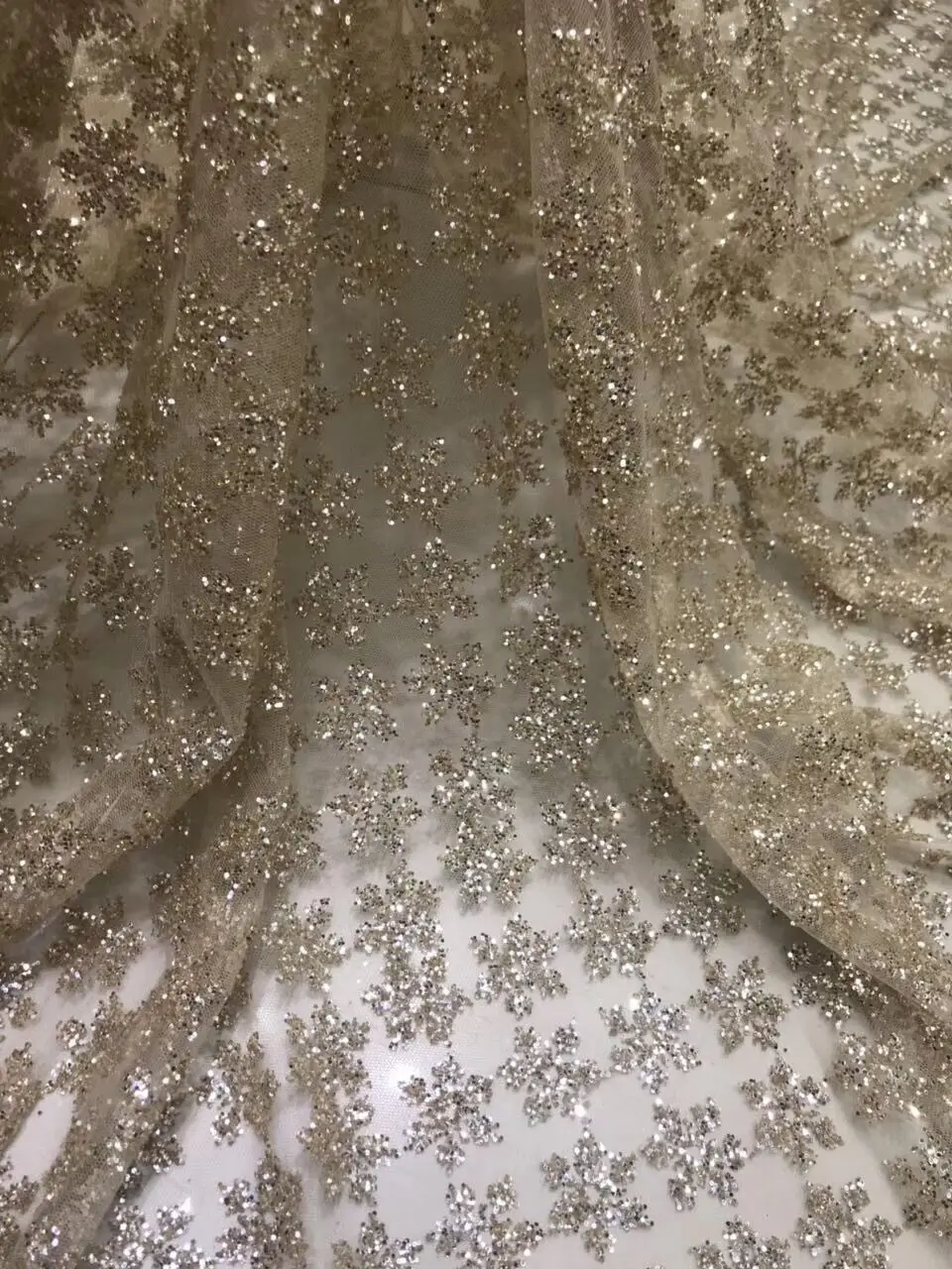 Новейшая Вышивка Тюль французские кружева нигерийские Кружева Горячая Распродажа африканская сетчатая кружевная ткань S-6615 с клееным блеском 
Новейшая Вышивка Тюль французские кружева нигерийские Кружева Горячая Распродажа африканская сетчатая кружевная ткань S-6615 с клееным блеском