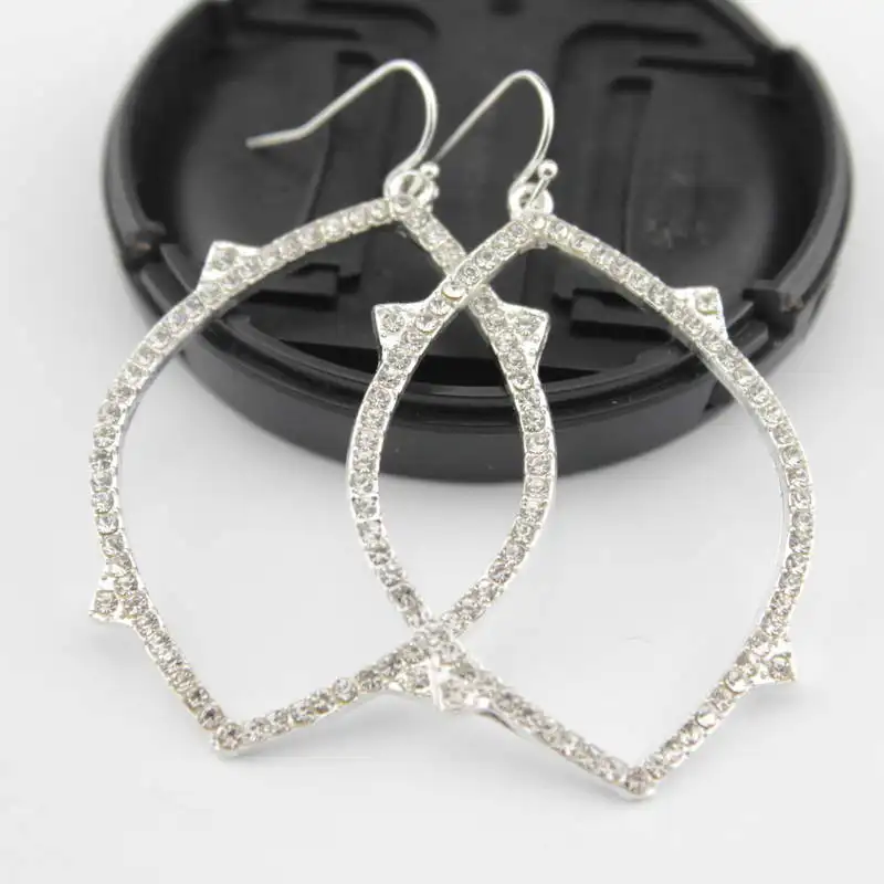 Fashion Cubic Zirconia Wedding Earrings 2020 New Geometric Cutout Oval Shape Statement Brand for Woman Female Jewelry Wholesale
Fashion Cubic Zirconia Wedding Earrings 2020 New Geometric Cutout Oval Shape Statement Brand for Woman Female Jewelry Wholesale