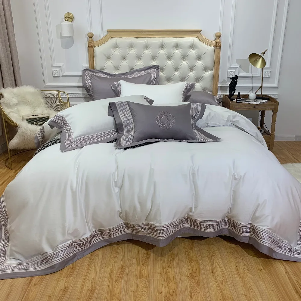 Luxury white Egyptian Cotton Bedding Set Queen King embroidery Duvet Cover Bed sheet/Linen Pillowcases Decorative pillow
Luxury white Egyptian Cotton Bedding Set Queen King embroidery Duvet Cover Bed sheet/Linen Pillowcases Decorative pillow