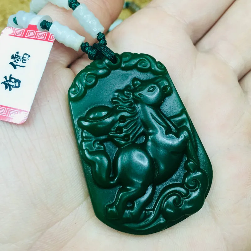 Send A-level national certificate Natural Hetian Biyu carved green good luck horse pendant Three-color jade bead chain
Send A-level national certificate Natural Hetian Biyu carved green good luck horse pendant Three-color jade bead chain