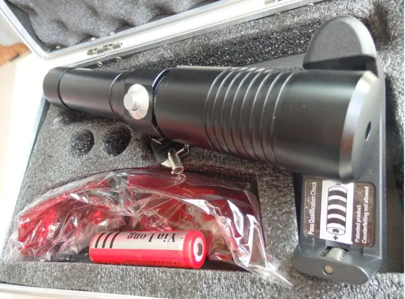 Most Powerful Flashlight LAZER Burning Torch 532nm 200000M 200Watt Focusable Green laser pointer burn paper Light burn Cigars
Most Powerful Flashlight LAZER Burning Torch 532nm 200000M 200Watt Focusable Green laser pointer burn paper Light burn Cigars