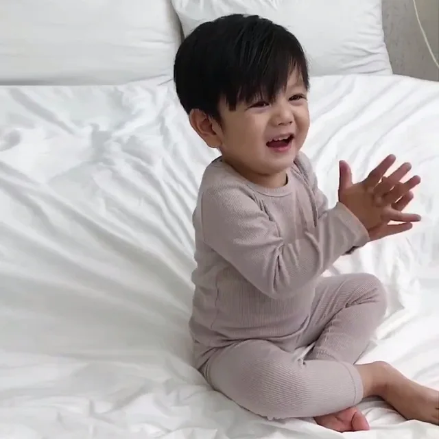 Autumn Children Sleepwear 2pcs Sets Long Sleeve Ribbed Fitted Kid's Pajamas Tops+Long Pants Set Unisex Night Clothing Tracksuit
Autumn Children Sleepwear 2pcs Sets Long Sleeve Ribbed Fitted Kid's Pajamas Tops+Long Pants Set Unisex Night Clothing Tracksuit