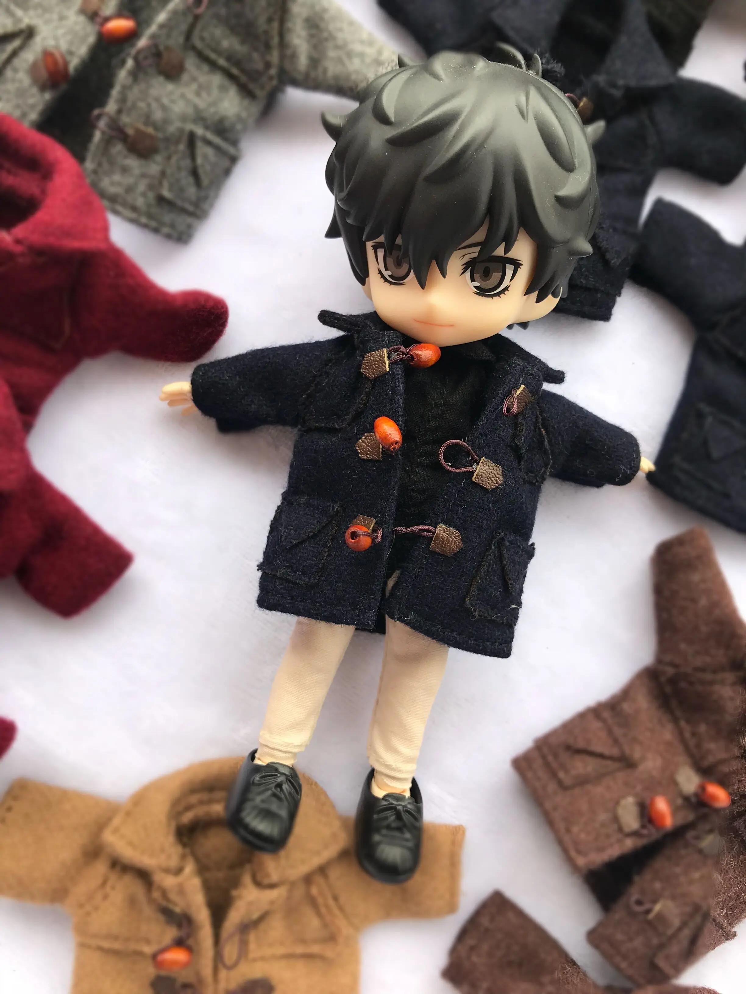 British style Horn buckle coat for Obitsu11 OB11 1/12 doll OB11 Doll gsc molly available for cu-poche OB11 accessories doll
British style Horn buckle coat for Obitsu11 OB11 1/12 doll OB11 Doll gsc molly available for cu-poche OB11 accessories doll