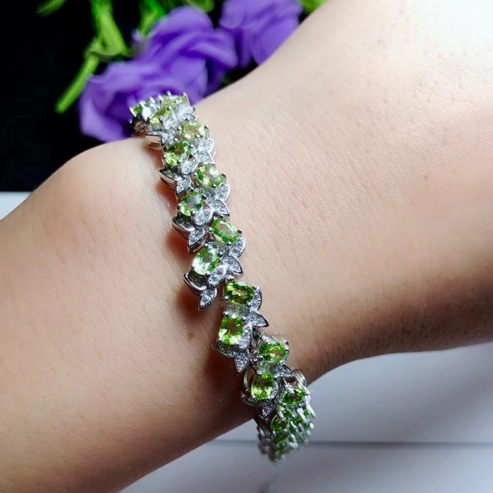 Natural green peridot bracelet S925 silver natural gemstone bracelet Luxurious Butterfly Flower present a girlfriend's lover.
Natural green peridot bracelet S925 silver natural gemstone bracelet Luxurious Butterfly Flower present a girlfriend's lover.