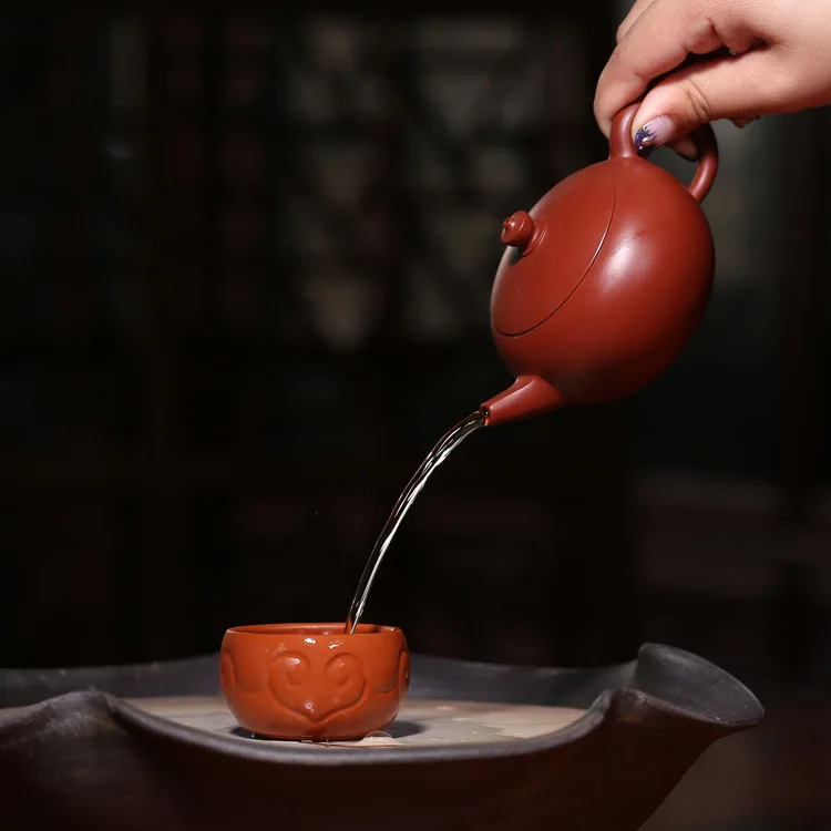 Yixing genuine teapot ore Zhu mud Dahongpao Wishful teapot capacity of about 160cc
Yixing genuine teapot ore Zhu mud Dahongpao Wishful teapot capacity of about 160cc