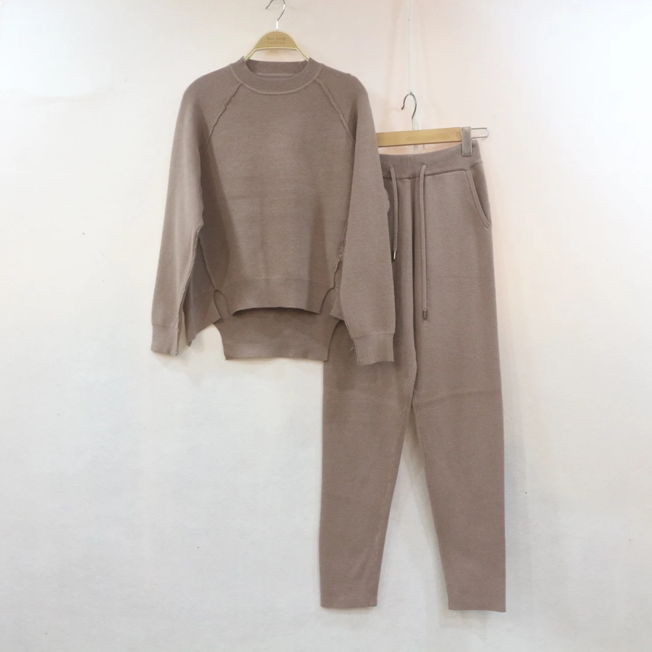 Europe and the United States high-end new cashmere fashion suit irregular sweater pedicure trousers two-piece female
Europe and the United States high-end new cashmere fashion suit irregular sweater pedicure trousers two-piece female