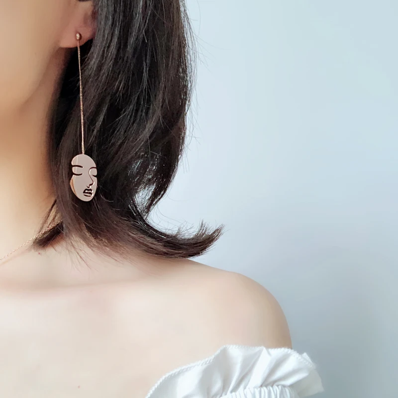 YUN RUO 2021 New Arrival Fashion Ins Style Punk Face Stud Earring Line Rose Gold Color Woman Gift Titanium Steel Jewelry No Fade
YUN RUO 2021 New Arrival Fashion Ins Style Punk Face Stud Earring Line Rose Gold Color Woman Gift Titanium Steel Jewelry No Fade