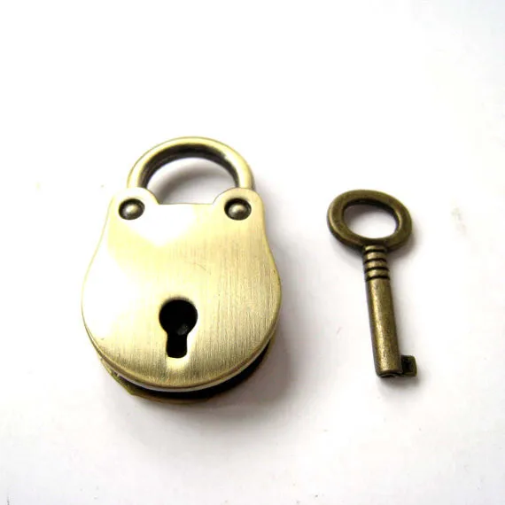 38 x 21 mm Antique Brass Frog Shaped Lock & Key Set for Hand Bag Clutch Backpack Bronze Metal Lock 20sets/lot
38 x 21 mm Antique Brass Frog Shaped Lock & Key Set for Hand Bag Clutch Backpack Bronze Metal Lock 20sets/lot